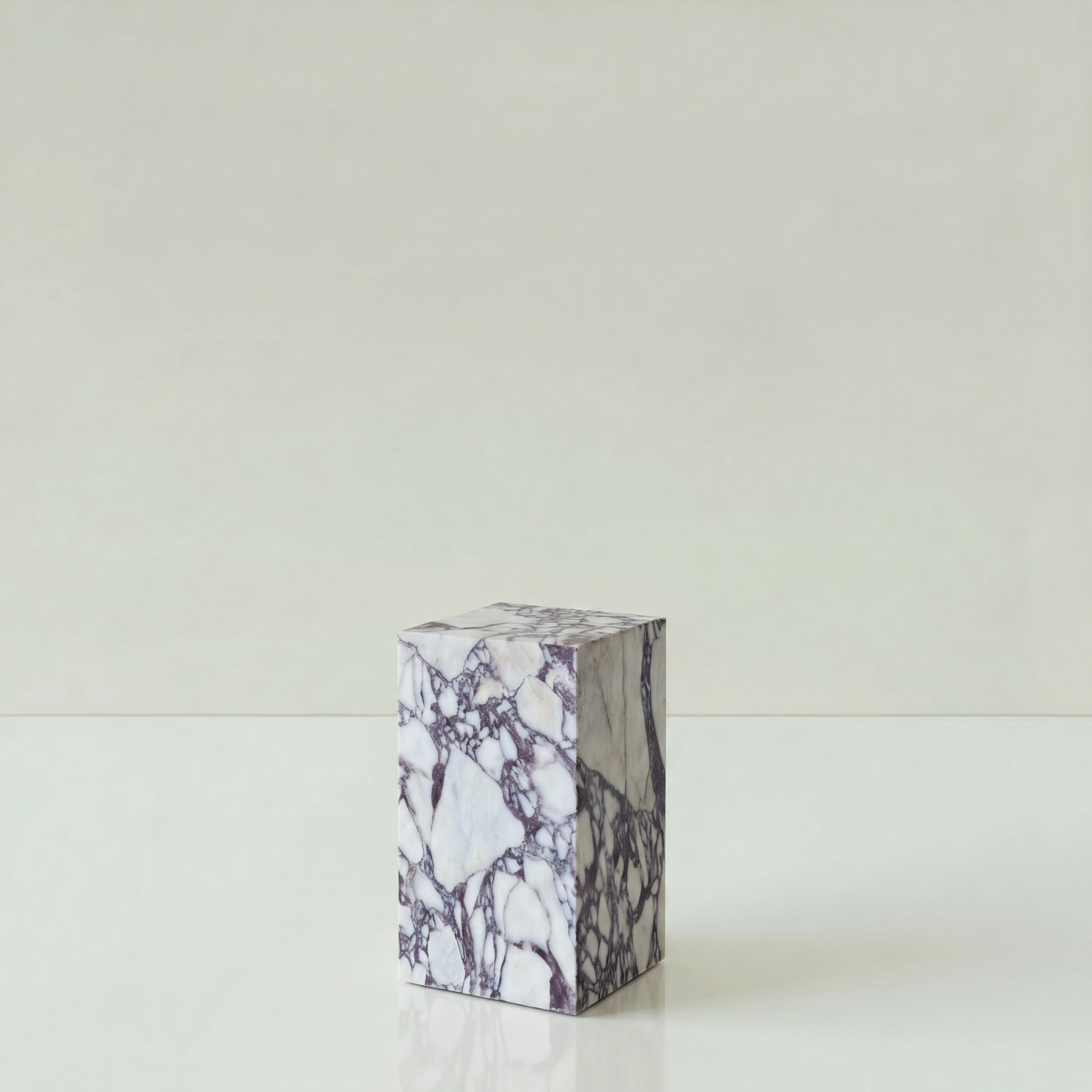 Plinth Small Calacatta Viola