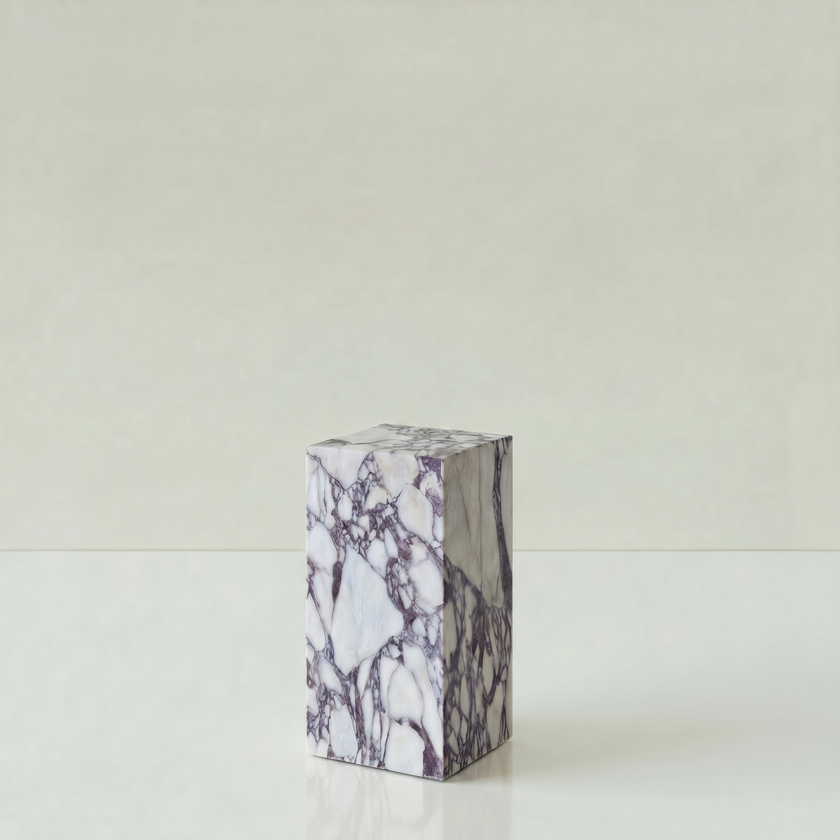 Plinth Medium Calacatta Viola