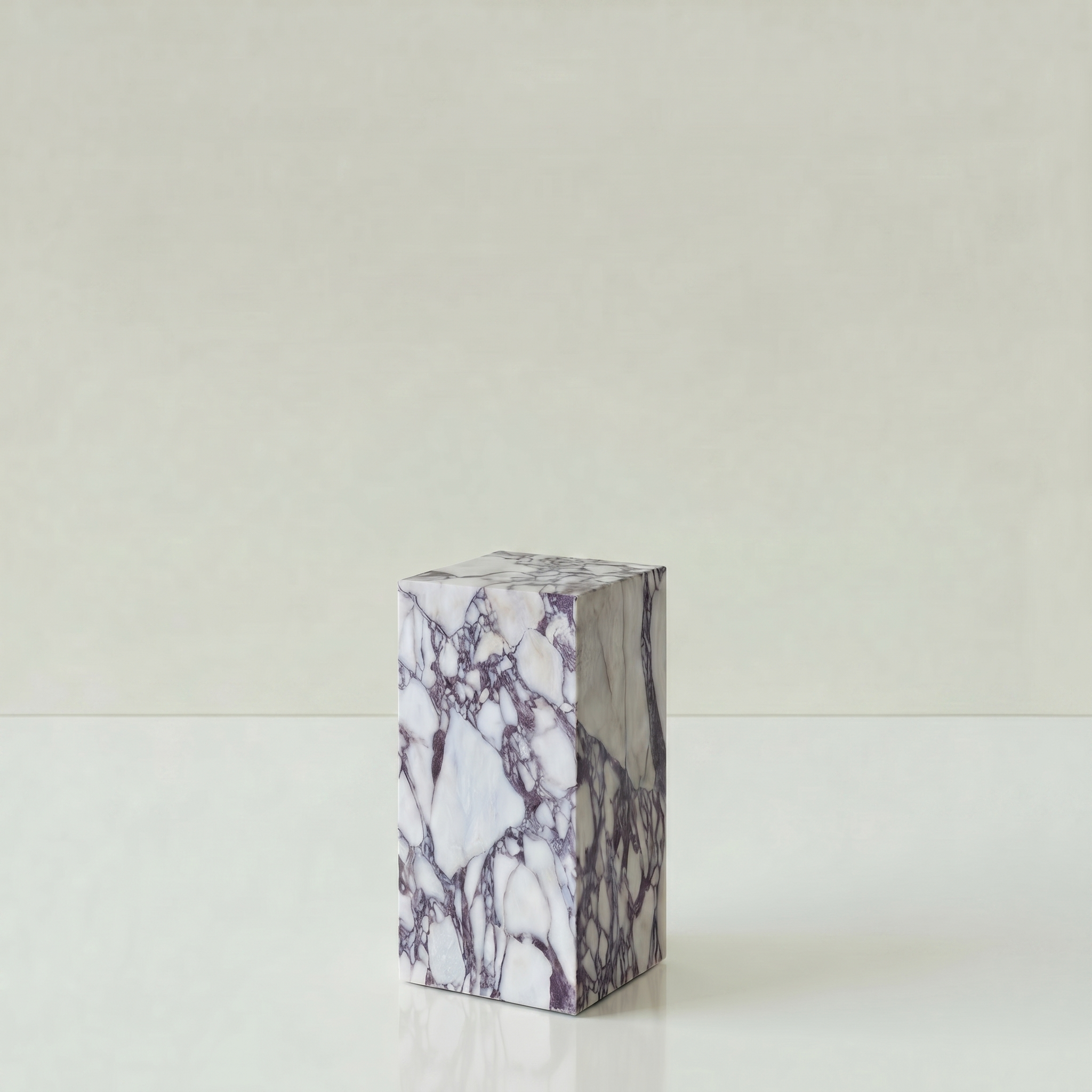 Plinth Medium Calacatta Viola