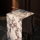 Plinth Medium Calacatta Viola
