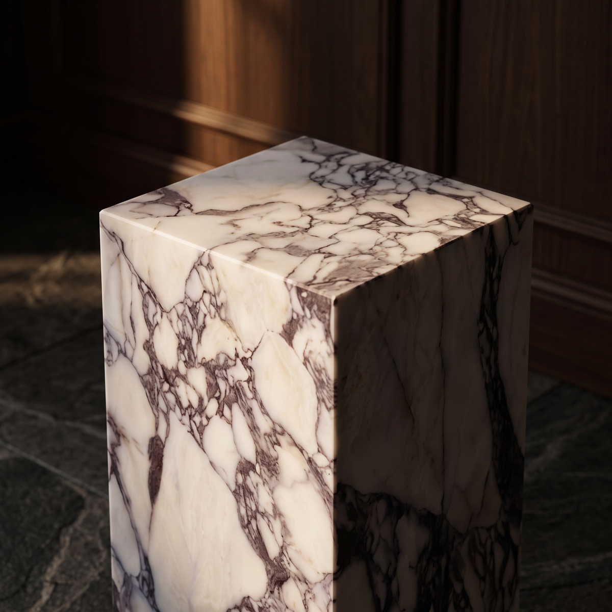 Plinth Medium Calacatta Viola