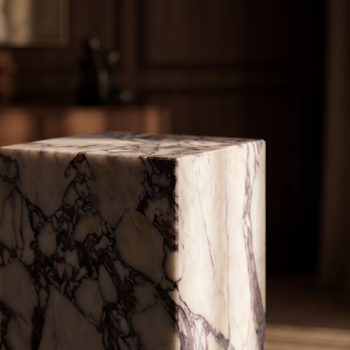 Plinth Tall Calacatta Viola